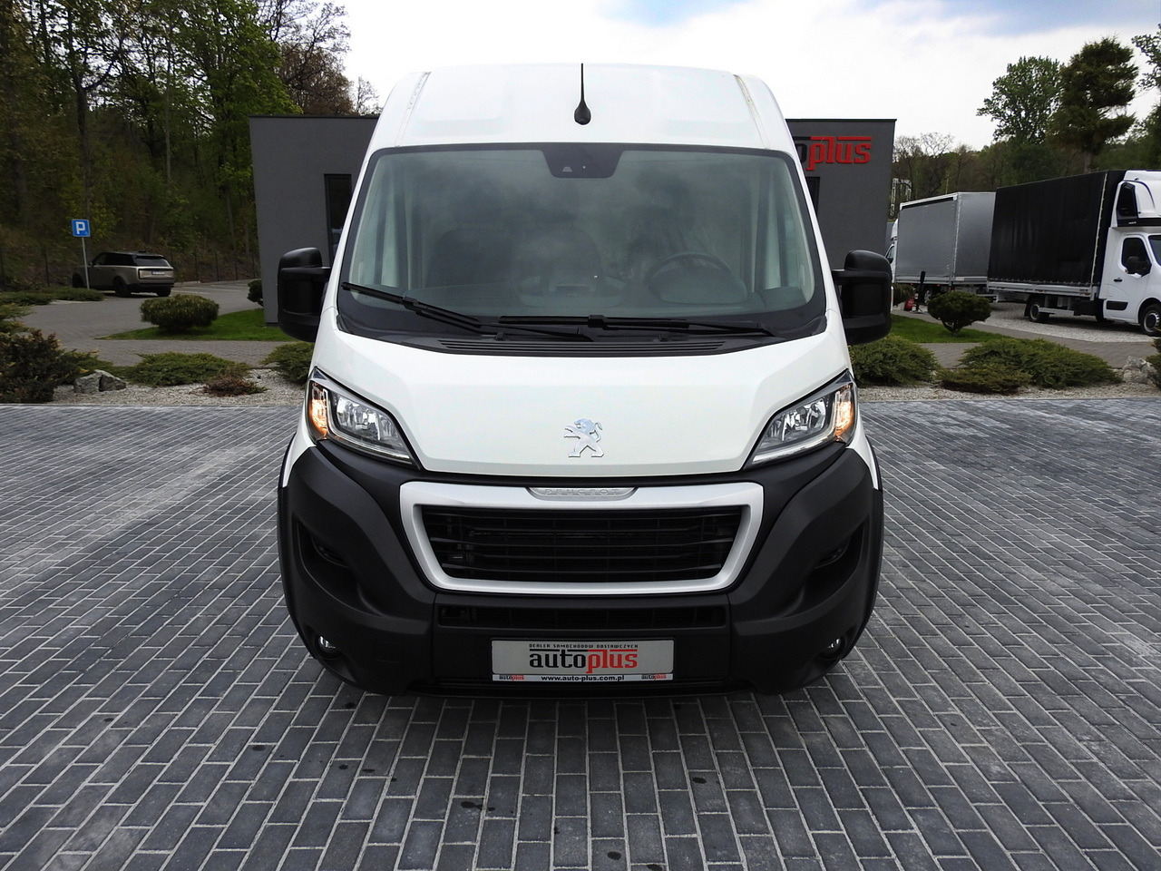 PEUGEOT BOXER REFRIGERATOR VAN 0*C CRUISE CONTROL NAVIGATION AIR CONDITIONING 135HP - Hladilno vozilo: slika 5 PEUGEOT BOXER REFRIGERATOR VAN 0*C CRUISE CONTROL NAVIGATION AIR CONDITIONING 135HP - Hladilno vozilo: slika 5
