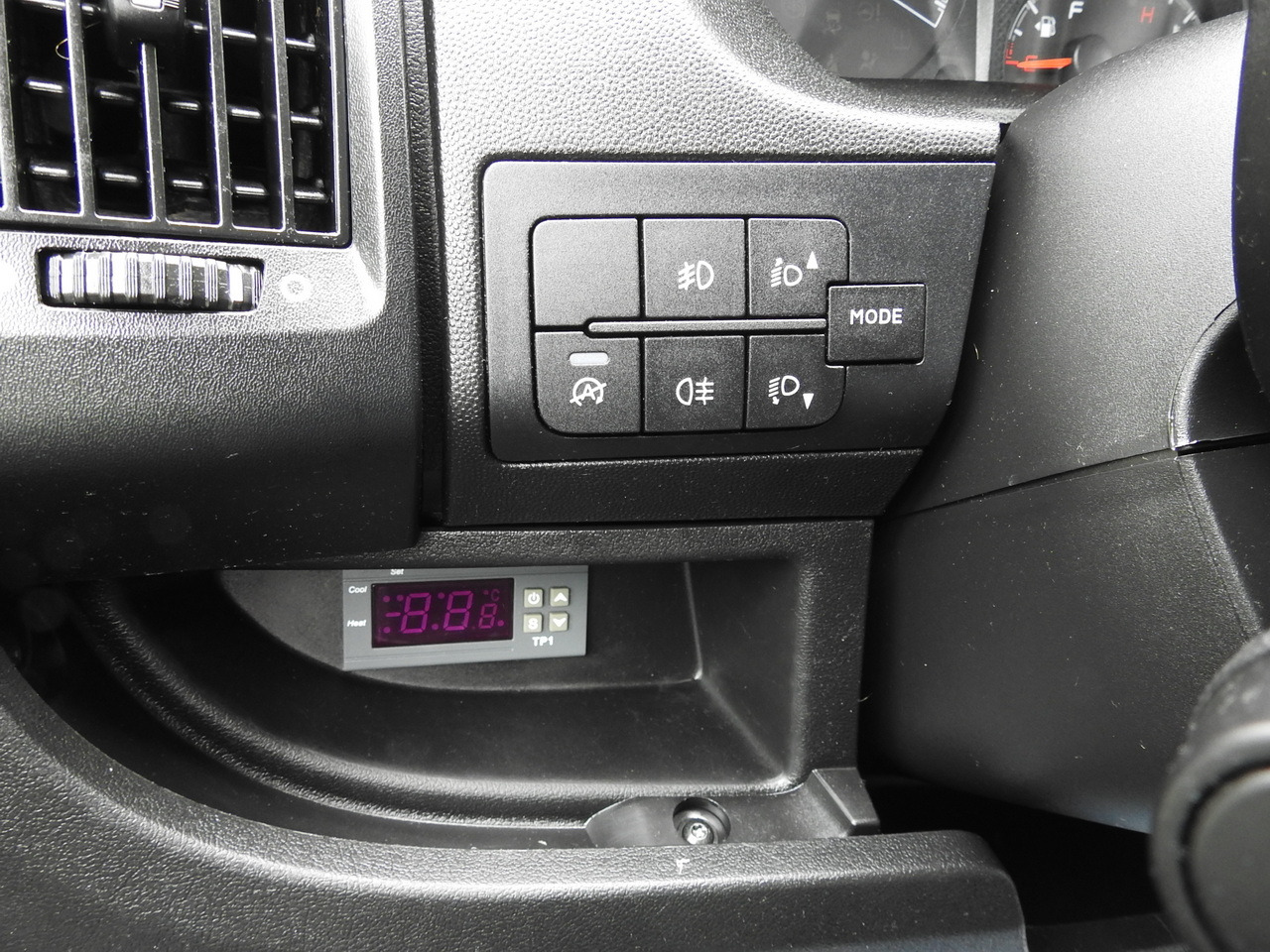 Hladilno vozilo PEUGEOT BOXER REFRIGERATOR VAN 0*C CRUISE CONTROL NAVIGATION AIR CONDITIONING  135HP: slika 27