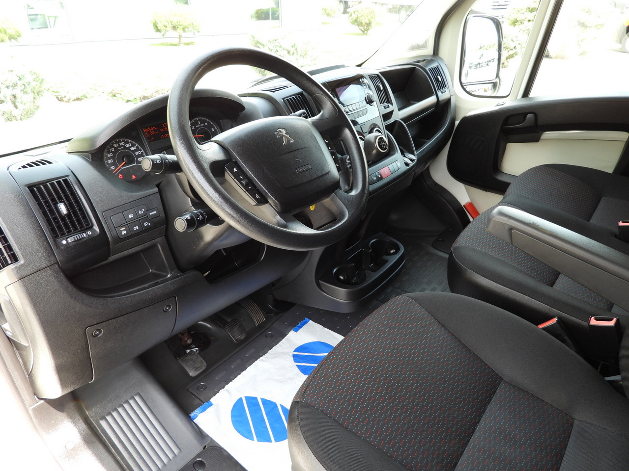 PEUGEOT BOXER REFRIGERATOR VAN -10*C CRUISE CONTROL AIR CONDITIONING 130HP - Hladilno vozilo: slika 2 PEUGEOT BOXER REFRIGERATOR VAN -10*C CRUISE CONTROL AIR CONDITIONING 130HP - Hladilno vozilo: slika 2