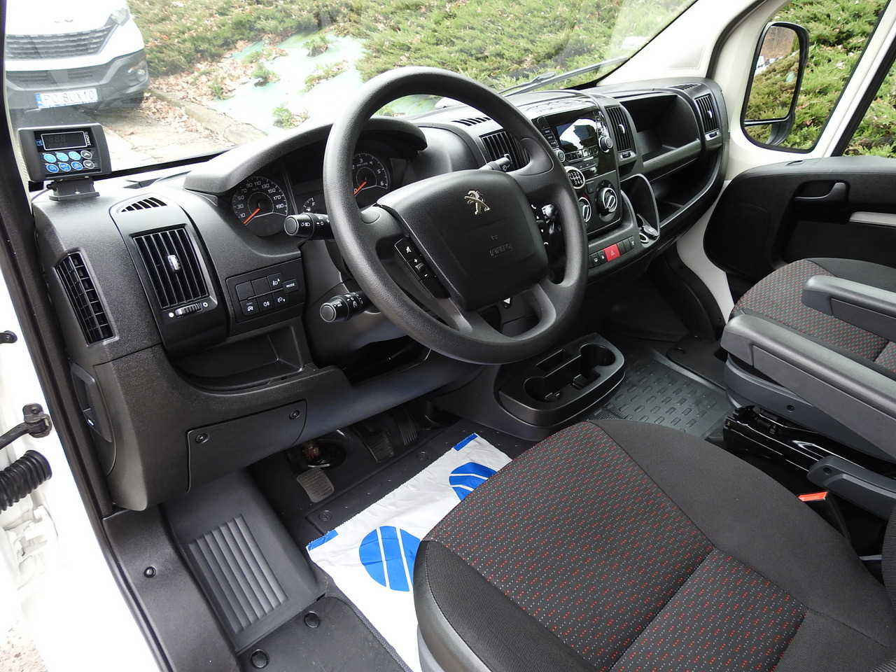 PEUGEOT BOXER REFRIGERATOR VAN -5*C TWO COMPARTMENTS CRUISE CONTROL AIR CONDITIONING 120HP - Hladilno vozilo: slika 2 PEUGEOT BOXER REFRIGERATOR VAN -5*C TWO COMPARTMENTS CRUISE CONTROL AIR CONDITIONING 120HP - Hladilno vozilo: slika 2