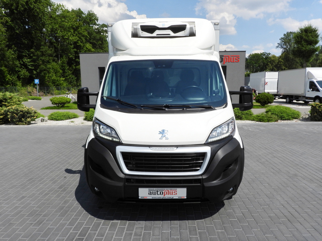 PEUGEOT BOXER REGRIGERATOR BOX 0*C 8 PALLETS CRUISE CONTROL LED LIGHTS AIR CONDITIONING 165HP - Hladilno vozilo: slika 5 PEUGEOT BOXER REGRIGERATOR BOX 0*C 8 PALLETS CRUISE CONTROL LED LIGHTS AIR CONDITIONING 165HP - Hladilno vozilo: slika 5