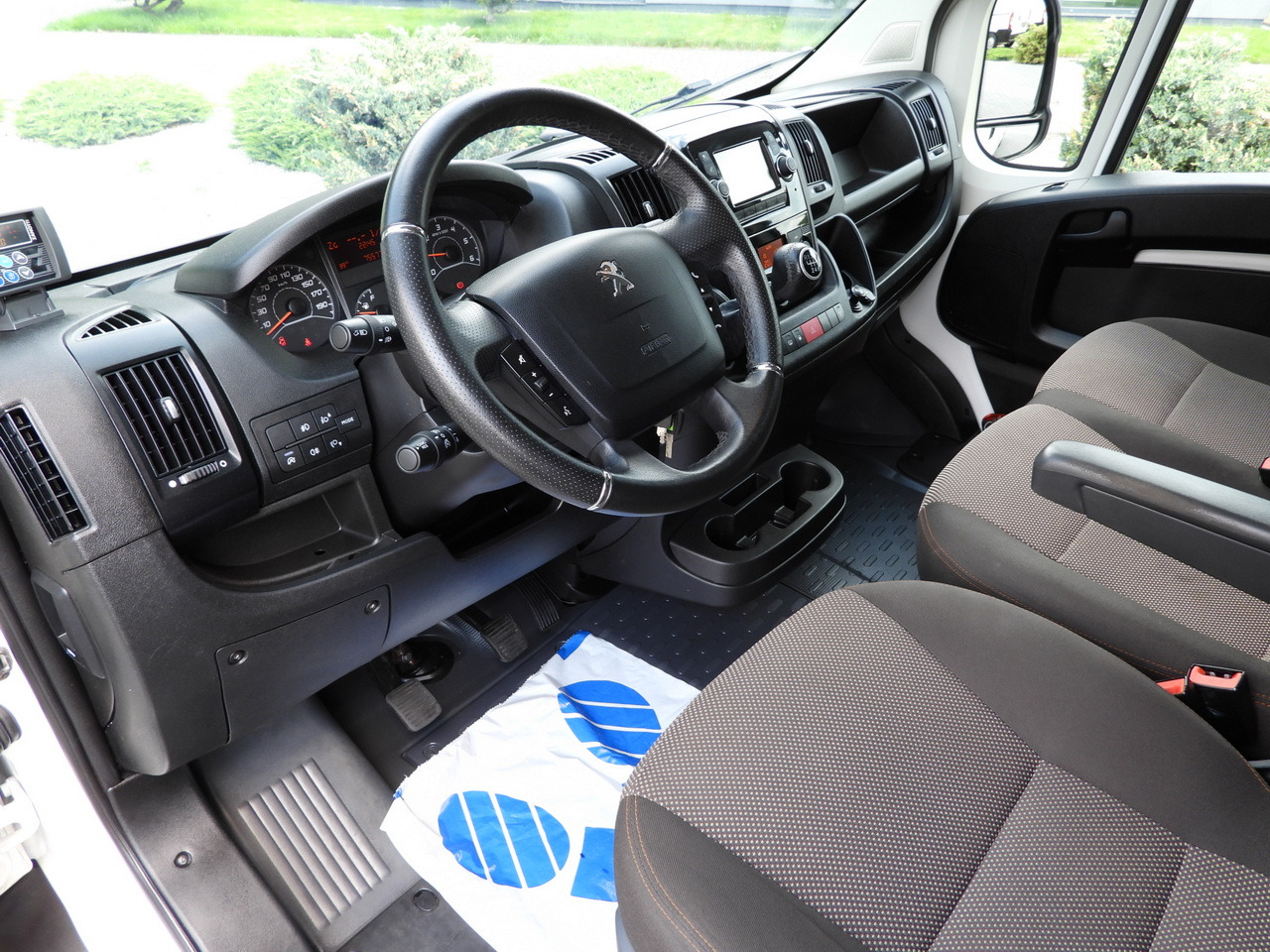 PEUGEOT BOXER REGRIGERATOR BOX 0*C 8 PALLETS CRUISE CONTROL LED LIGHTS AIR CONDITIONING 165HP - Hladilno vozilo: slika 2 PEUGEOT BOXER REGRIGERATOR BOX 0*C 8 PALLETS CRUISE CONTROL LED LIGHTS AIR CONDITIONING 165HP - Hladilno vozilo: slika 2