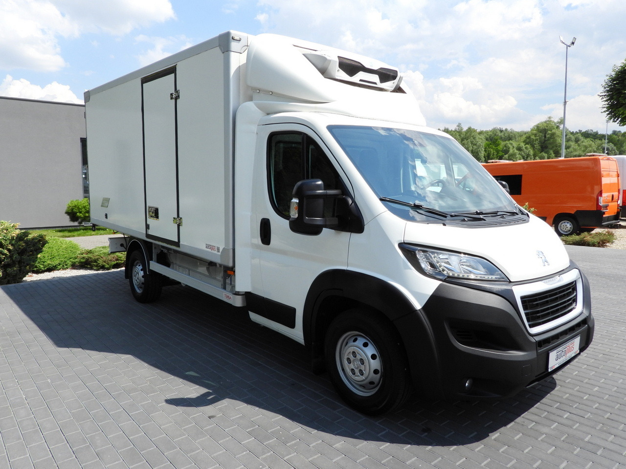 PEUGEOT BOXER REGRIGERATOR BOX 0*C 8 PALLETS CRUISE CONTROL LED LIGHTS AIR CONDITIONING 165HP - Hladilno vozilo: slika 4 PEUGEOT BOXER REGRIGERATOR BOX 0*C 8 PALLETS CRUISE CONTROL LED LIGHTS AIR CONDITIONING 165HP - Hladilno vozilo: slika 4
