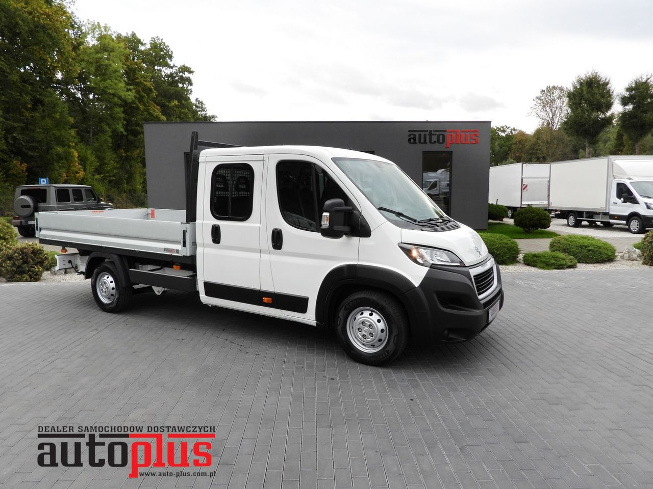 PEUGEOT BOXER STAKE BODY DOUBLE CABIN DOKA 7 SEATS CRUISE CONTROL AIR CONDITIONING 140HP - Dostavno vozilo s kesonom: slika 1 PEUGEOT BOXER STAKE BODY DOUBLE CABIN DOKA 7 SEATS CRUISE CONTROL AIR CONDITIONING 140HP - Dostavno vozilo s kesonom: slika 1