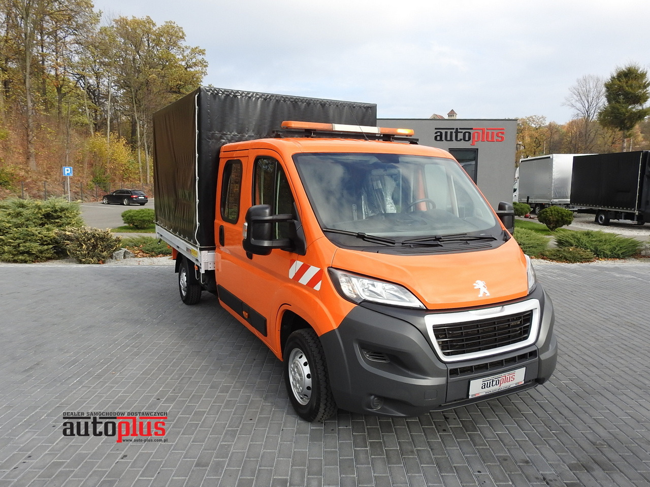 PEUGEOT BOXER STAKE BODY TARPAULIN DOUBLE CABIN DOKA 7 SEATS AIR CONDITIONING PNEUMATICS 140HP - Dostavno vozilo z dvojno kabino: slika 1 PEUGEOT BOXER STAKE BODY TARPAULIN DOUBLE CABIN DOKA 7 SEATS AIR CONDITIONING PNEUMATICS 140HP - Dostavno vozilo z dvojno kabino: slika 1