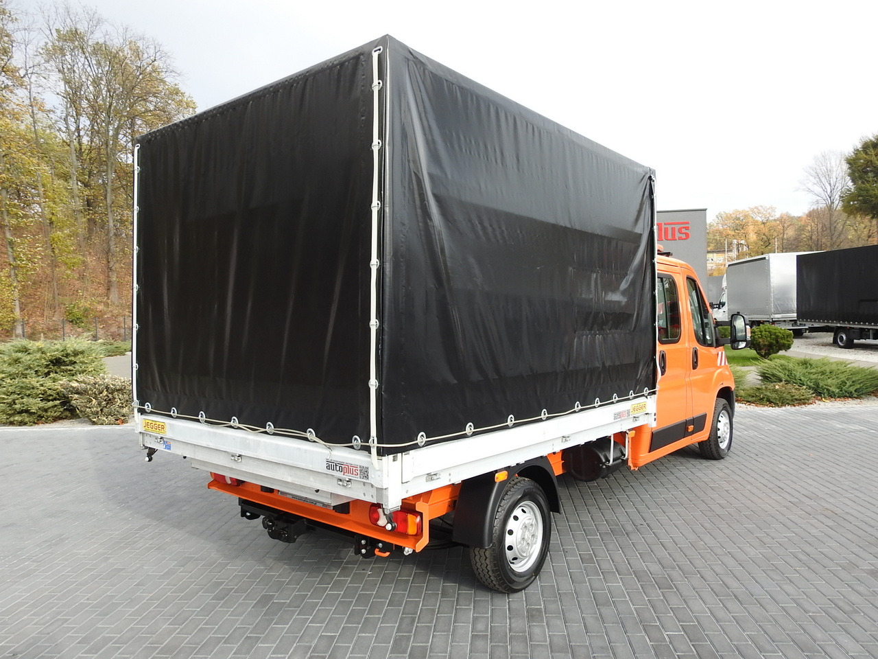 PEUGEOT BOXER STAKE BODY TARPAULIN DOUBLE CABIN DOKA 7 SEATS AIR CONDITIONING PNEUMATICS 140HP - Dostavno vozilo z dvojno kabino: slika 3 PEUGEOT BOXER STAKE BODY TARPAULIN DOUBLE CABIN DOKA 7 SEATS AIR CONDITIONING PNEUMATICS 140HP - Dostavno vozilo z dvojno kabino: slika 3