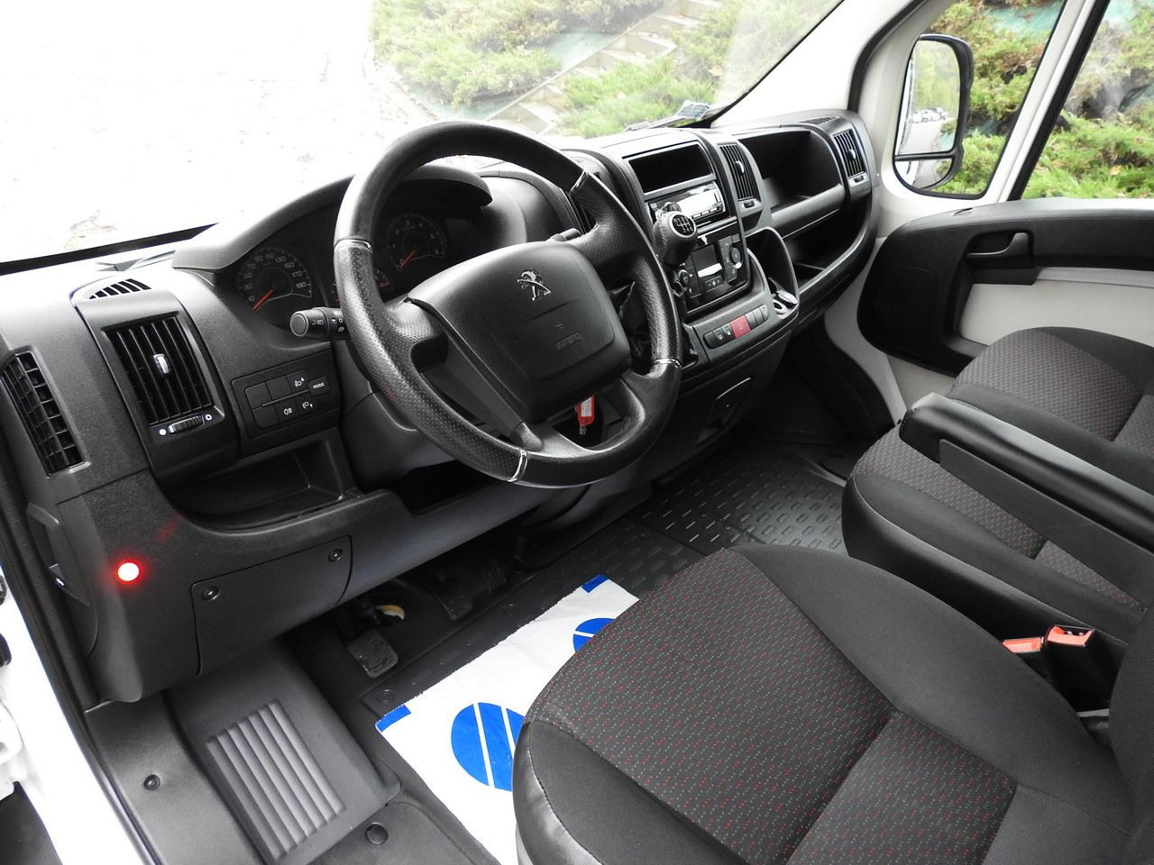 PEUGEOT BOXER TARPAULIN LIFT 8 PALLETS WEBASTO LED LIGHTS AIR CONDITIONING 165HP - Dostavno vozilo s ponjavo: slika 2 PEUGEOT BOXER TARPAULIN LIFT 8 PALLETS WEBASTO LED LIGHTS AIR CONDITIONING 165HP - Dostavno vozilo s ponjavo: slika 2