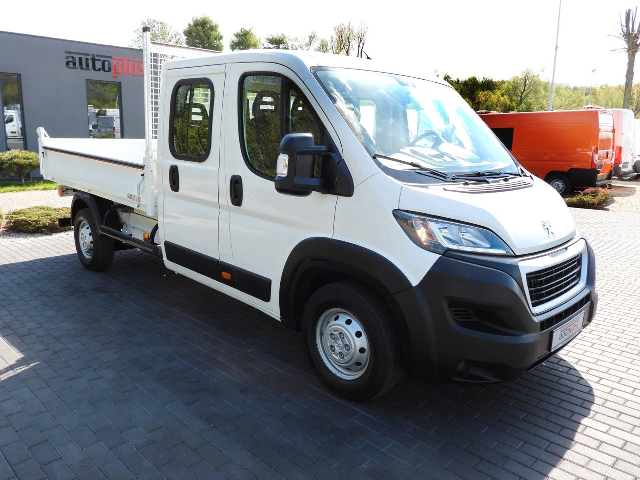 Peugeot BOXER KIPPER DOPPELKABINE DOKA 7 SITZE TEMPOMAT - Dostavno vozilo prekucnik, Dostavno vozilo z dvojno kabino: slika 4 Peugeot BOXER KIPPER DOPPELKABINE DOKA 7 SITZE TEMPOMAT - Dostavno vozilo prekucnik, Dostavno vozilo z dvojno kabino: slika 4
