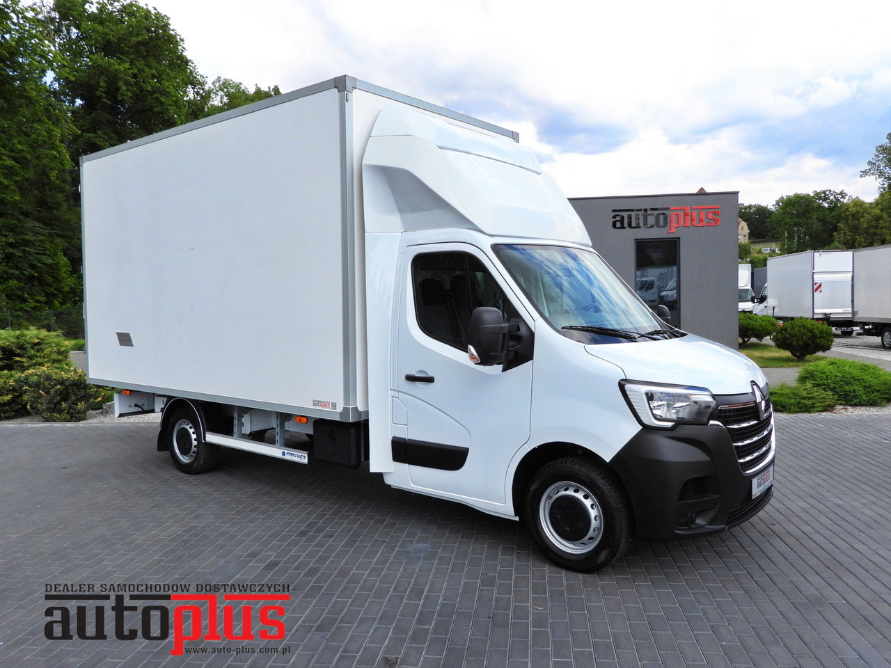 RENAULT MASTER BOX 8 PALLETS CRUISE CONTROL LED LIGHTS AIR CONDITIONING 165HP - Dostavno vozilo z zabojnikom: slika 1 RENAULT MASTER BOX 8 PALLETS CRUISE CONTROL LED LIGHTS AIR CONDITIONING 165HP - Dostavno vozilo z zabojnikom: slika 1