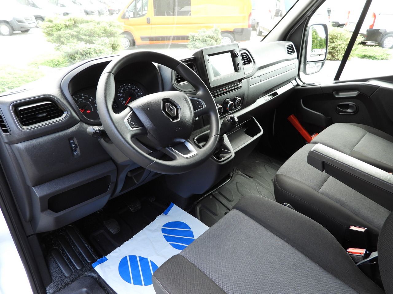 RENAULT MASTER BOX 8 PALLETS CRUISE CONTROL LED LIGHTS AIR CONDITIONING 165HP - Dostavno vozilo z zabojnikom: slika 2 RENAULT MASTER BOX 8 PALLETS CRUISE CONTROL LED LIGHTS AIR CONDITIONING 165HP - Dostavno vozilo z zabojnikom: slika 2