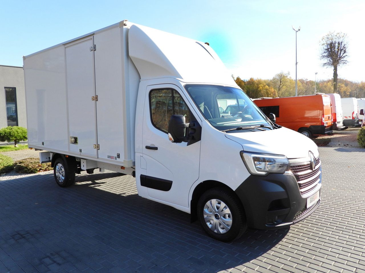 RENAULT MASTER BOX 8 PALLETS CRUISE CONTROL NAVIGATION LED LIGHTS AIR CONDITIONING 145HP - Dostavno vozilo z zabojnikom: slika 4 RENAULT MASTER BOX 8 PALLETS CRUISE CONTROL NAVIGATION LED LIGHTS AIR CONDITIONING 145HP - Dostavno vozilo z zabojnikom: slika 4