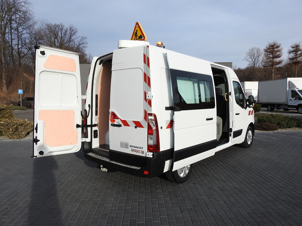 RENAULT MASTER BOX DELIVERY VAN 7 SEATS CRUISE CONTROL AIR CONDITIONING LED LIGHTS 135HP - Furgon: slika 3 RENAULT MASTER BOX DELIVERY VAN 7 SEATS CRUISE CONTROL AIR CONDITIONING LED LIGHTS 135HP - Furgon: slika 3