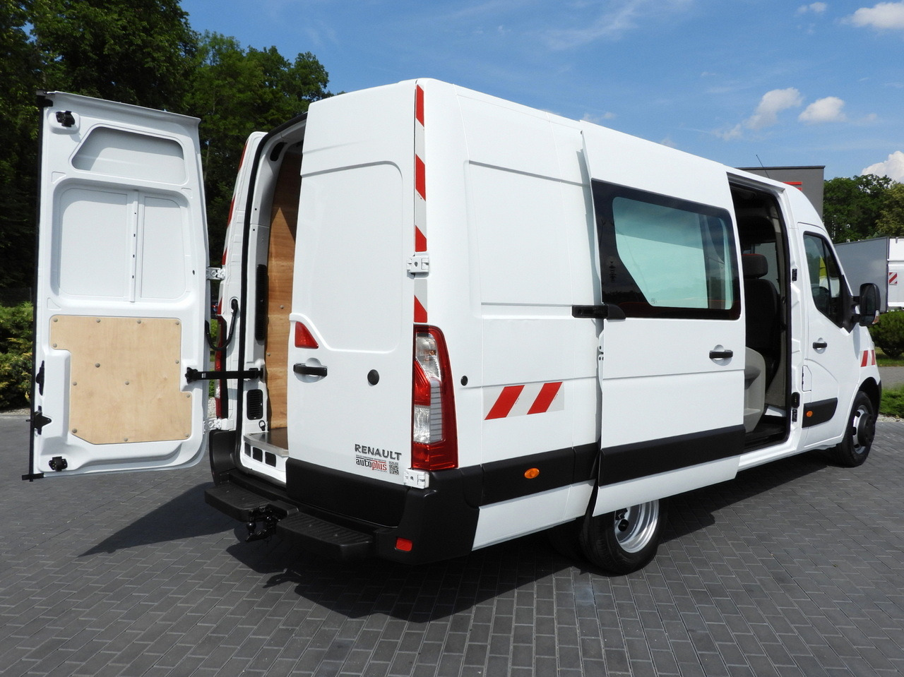 RENAULT MASTER BOX DELIVERY VAN 7 SEATS CRUISE CONTROL TWIN WHEELS AIR CONDITIONING 145HP - Furgon: slika 3 RENAULT MASTER BOX DELIVERY VAN 7 SEATS CRUISE CONTROL TWIN WHEELS AIR CONDITIONING 145HP - Furgon: slika 3
