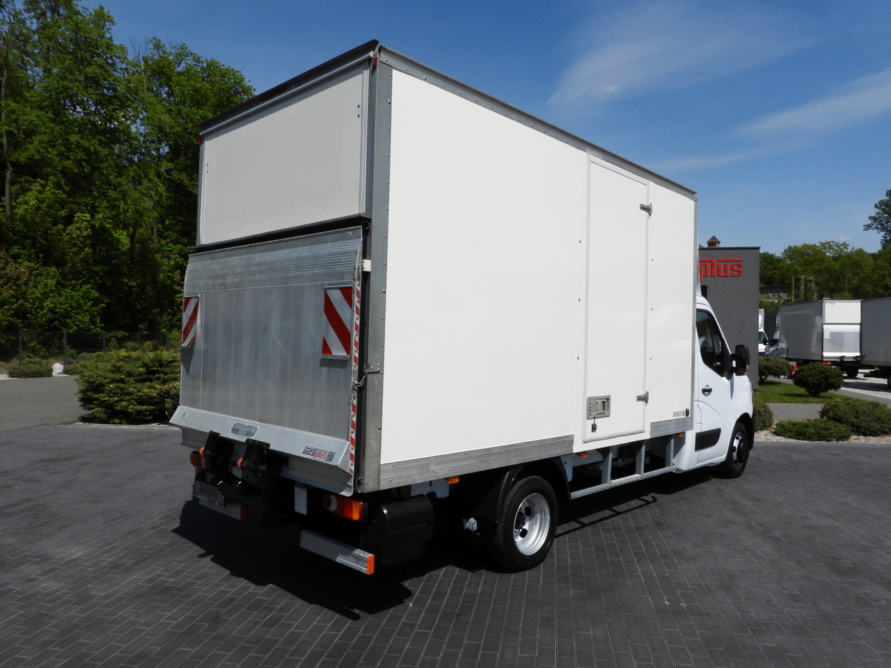 RENAULT MASTER BOX LIFT 8 PALLETS CRUISE CONTROL NAVIGATION LED LIGHTS TWIN WHEELS AIR CONDITIONING 145HP - Dostavno vozilo z zabojnikom: slika 3 RENAULT MASTER BOX LIFT 8 PALLETS CRUISE CONTROL NAVIGATION LED LIGHTS TWIN WHEELS AIR CONDITIONING 145HP - Dostavno vozilo z zabojnikom: slika 3