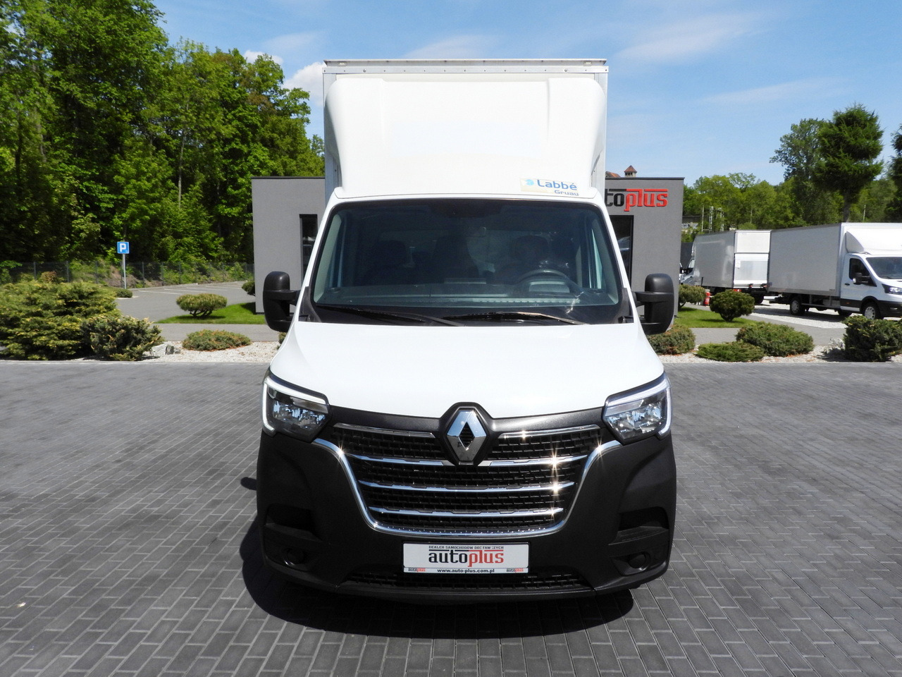 RENAULT MASTER BOX LIFT 8 PALLETS CRUISE CONTROL NAVIGATION LED LIGHTS TWIN WHEELS AIR CONDITIONING 145HP - Dostavno vozilo z zabojnikom: slika 5 RENAULT MASTER BOX LIFT 8 PALLETS CRUISE CONTROL NAVIGATION LED LIGHTS TWIN WHEELS AIR CONDITIONING 145HP - Dostavno vozilo z zabojnikom: slika 5