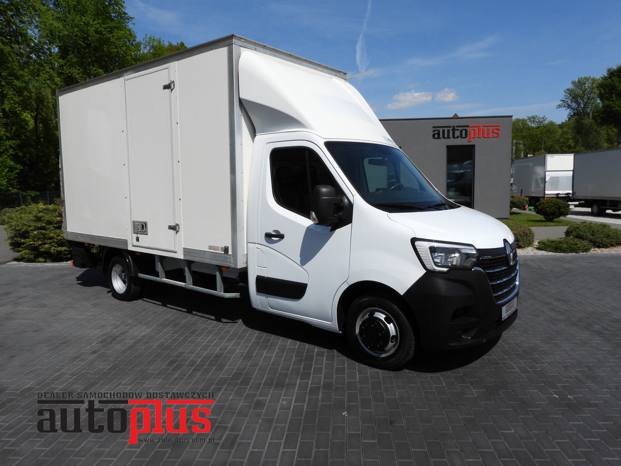 RENAULT MASTER BOX LIFT 8 PALLETS CRUISE CONTROL NAVIGATION LED LIGHTS TWIN WHEELS AIR CONDITIONING 145HP - Dostavno vozilo z zabojnikom: slika 1 RENAULT MASTER BOX LIFT 8 PALLETS CRUISE CONTROL NAVIGATION LED LIGHTS TWIN WHEELS AIR CONDITIONING 145HP - Dostavno vozilo z zabojnikom: slika 1