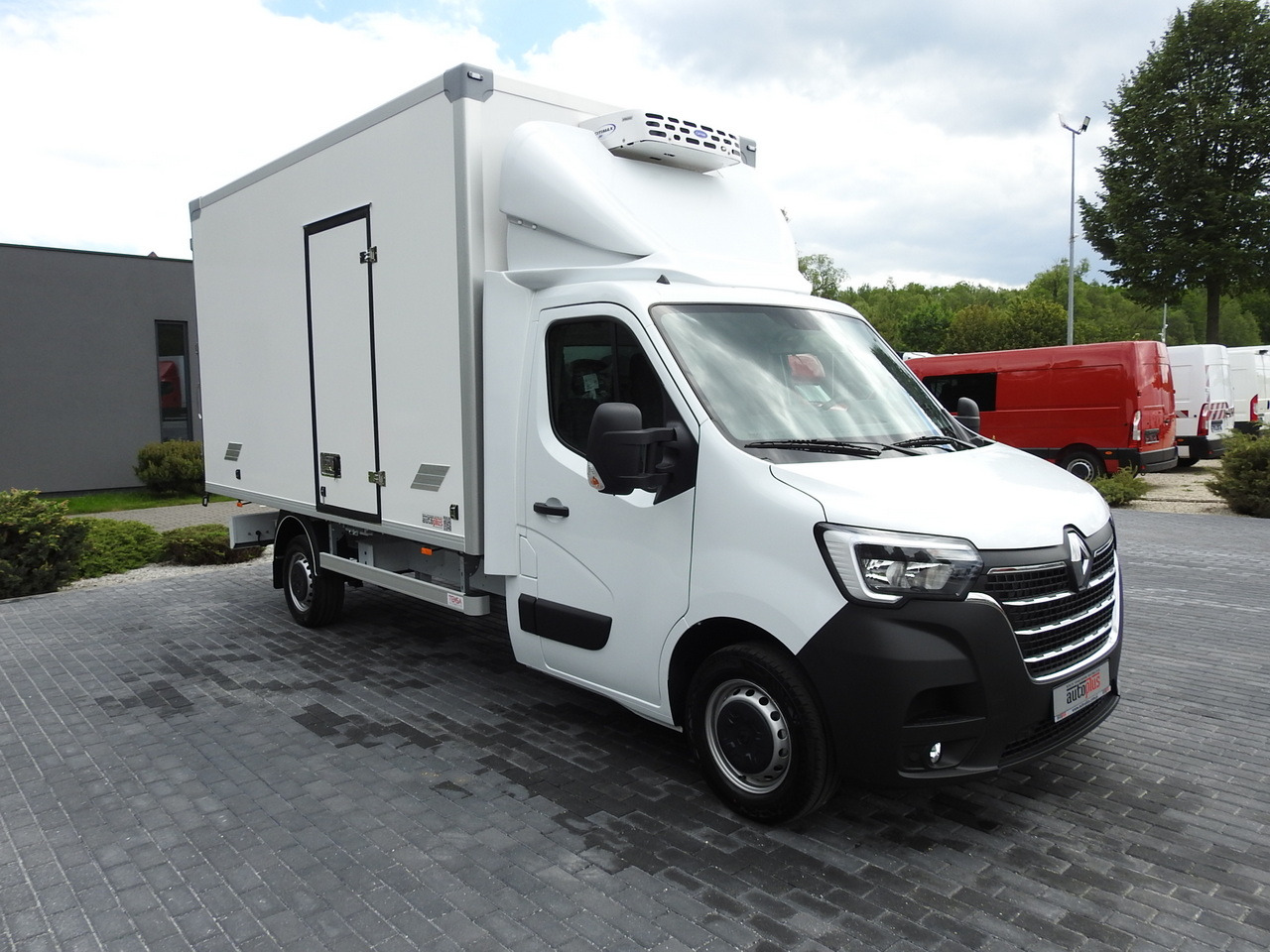 RENAULT MASTER NEW REGRIGERATOR BOX -10*C 8 PALLETS CRUISE CONTROL AIR CONDITIONING LED LIGHTS GUARANTEE 165HP - Hladilno vozilo: slika 4 RENAULT MASTER NEW REGRIGERATOR BOX -10*C 8 PALLETS CRUISE CONTROL AIR CONDITIONING LED LIGHTS GUARANTEE 165HP - Hladilno vozilo: slika 4