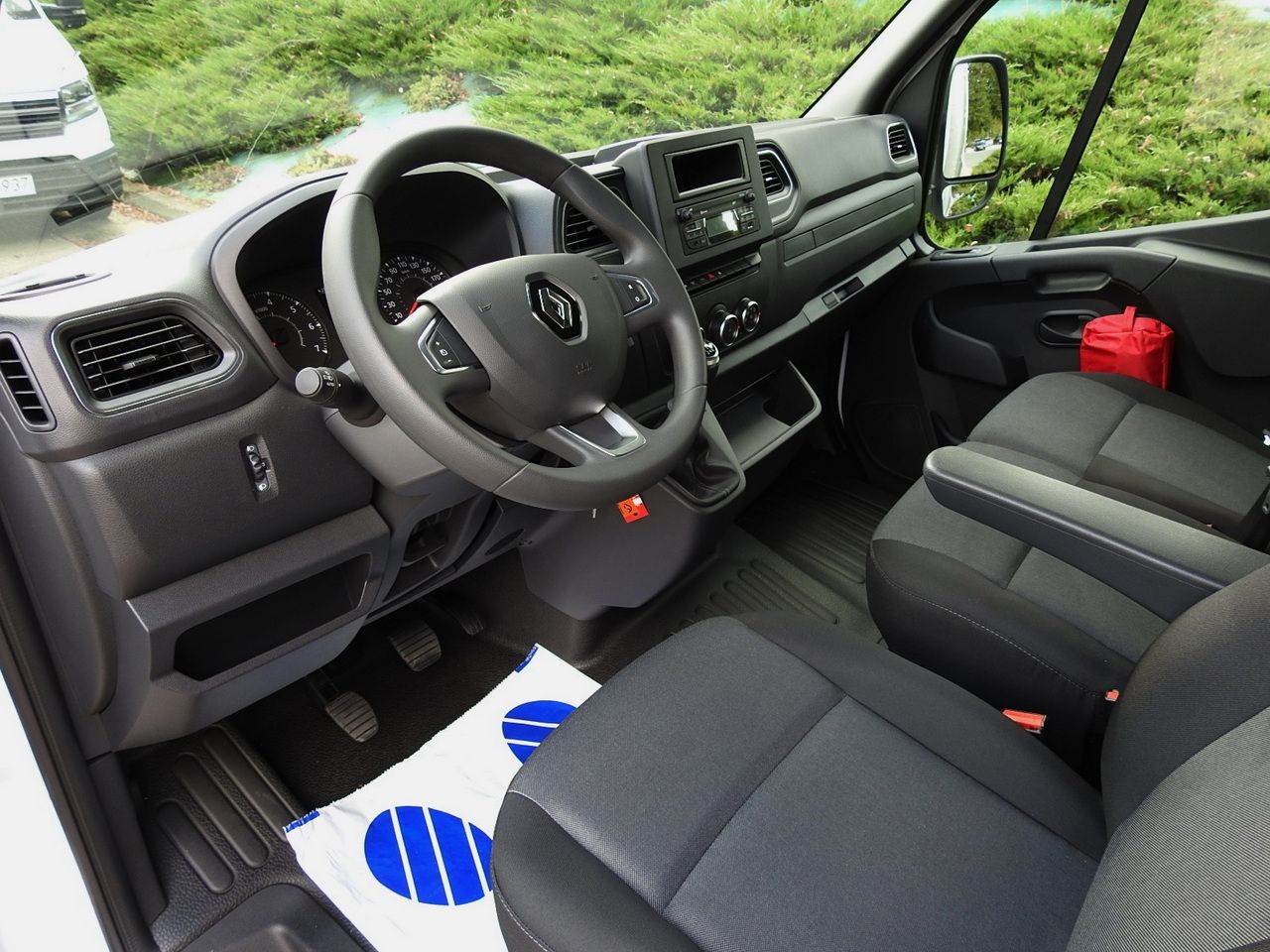 RENAULT MASTER NEW TARPAULIN 8 PALLETS CRUISE CONTROL LED LIGHTS AIR CONDITIONING 165HP - Dostavno vozilo s ponjavo: slika 2 RENAULT MASTER NEW TARPAULIN 8 PALLETS CRUISE CONTROL LED LIGHTS AIR CONDITIONING 165HP - Dostavno vozilo s ponjavo: slika 2