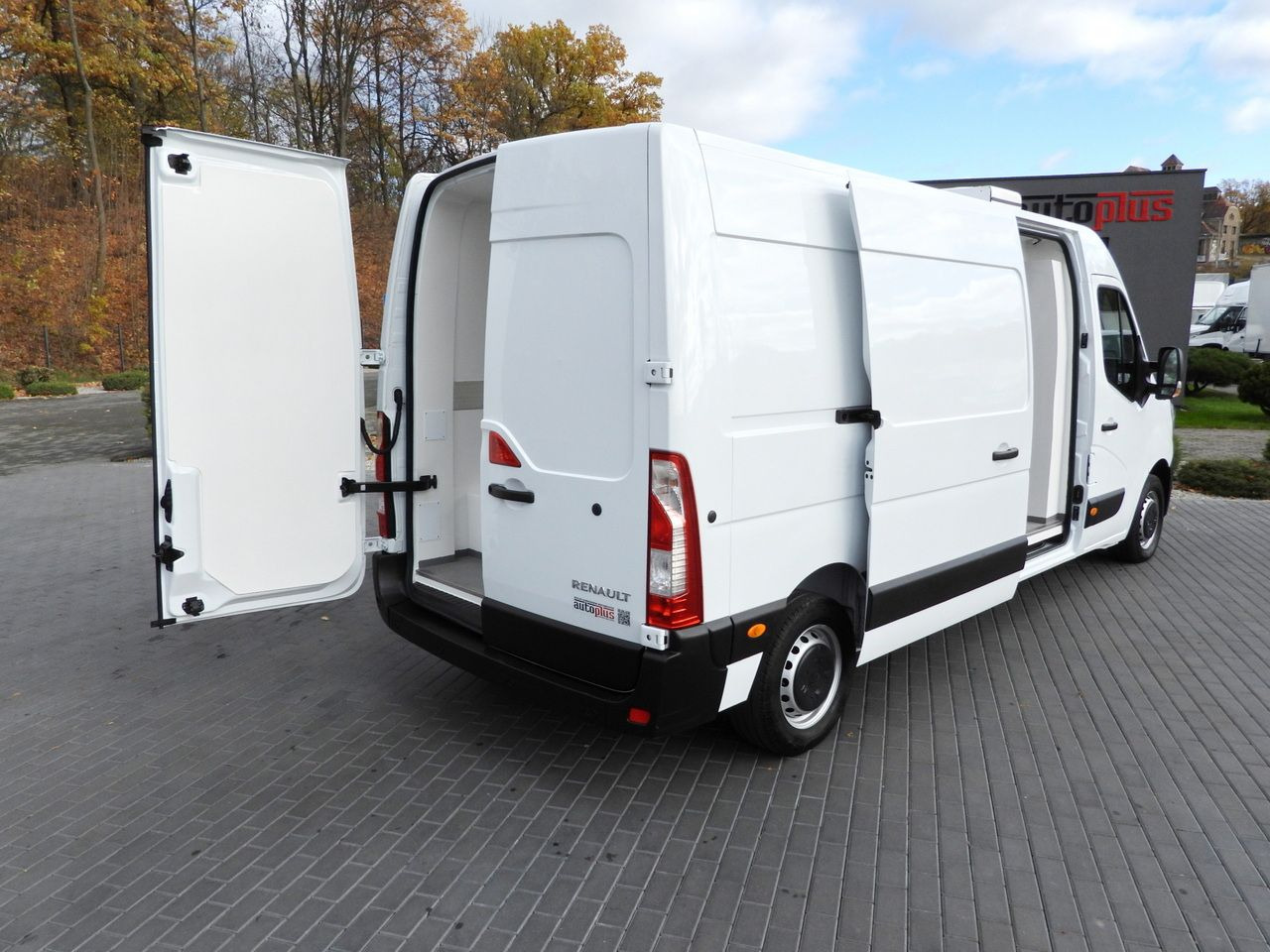 RENAULT MASTER REFRIGERATOR VAN 0*C CRUISE CONTROL LED LIGHTS AIR CONDITIONING 135HP - Hladilno vozilo: slika 3 RENAULT MASTER REFRIGERATOR VAN 0*C CRUISE CONTROL LED LIGHTS AIR CONDITIONING 135HP - Hladilno vozilo: slika 3