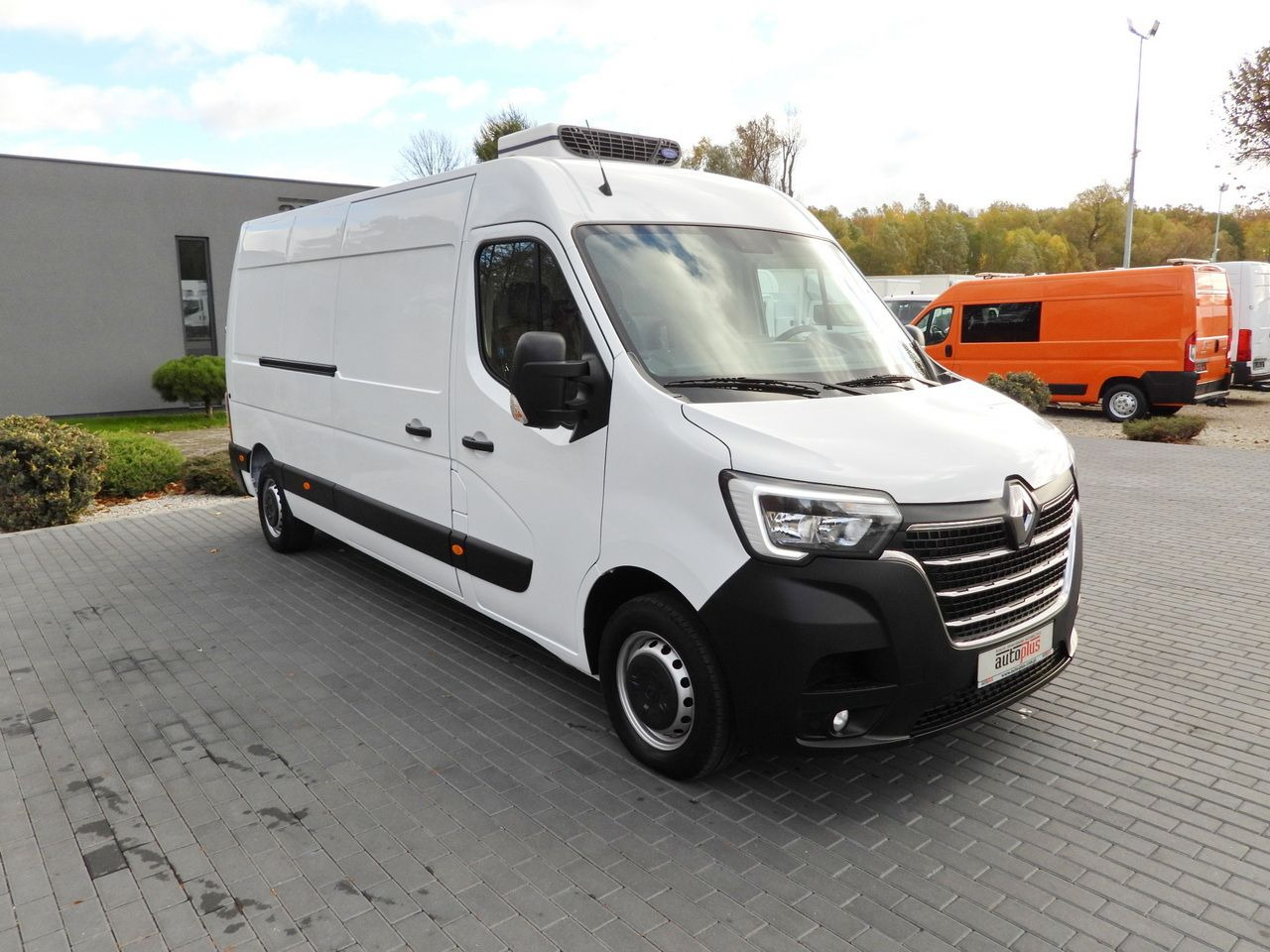 RENAULT MASTER REFRIGERATOR VAN 0*C CRUISE CONTROL LED LIGHTS AIR CONDITIONING 135HP - Hladilno vozilo: slika 4 RENAULT MASTER REFRIGERATOR VAN 0*C CRUISE CONTROL LED LIGHTS AIR CONDITIONING 135HP - Hladilno vozilo: slika 4