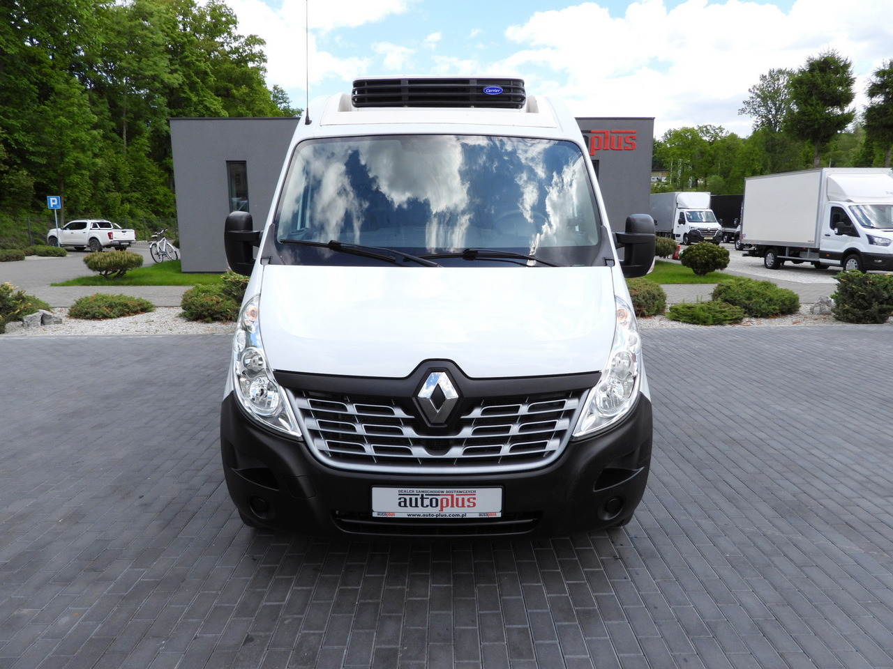 RENAULT MASTER REFRIGERATOR VAN -20*C POWER SUPPLY 230V CRUISE CONTROL AIR CONDITIONING 145HP - Hladilno vozilo: slika 5 RENAULT MASTER REFRIGERATOR VAN -20*C POWER SUPPLY 230V CRUISE CONTROL AIR CONDITIONING 145HP - Hladilno vozilo: slika 5
