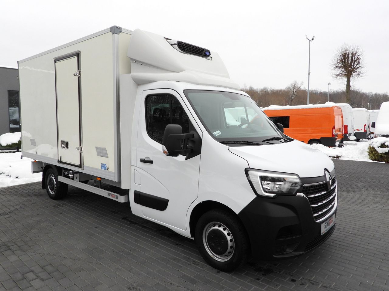 RENAULT MASTER REGRIGERATOR BOX 0*C LED LIGHTS AIR CONDITIONING 165HP - Hladilno vozilo: slika 4 RENAULT MASTER REGRIGERATOR BOX 0*C LED LIGHTS AIR CONDITIONING 165HP - Hladilno vozilo: slika 4