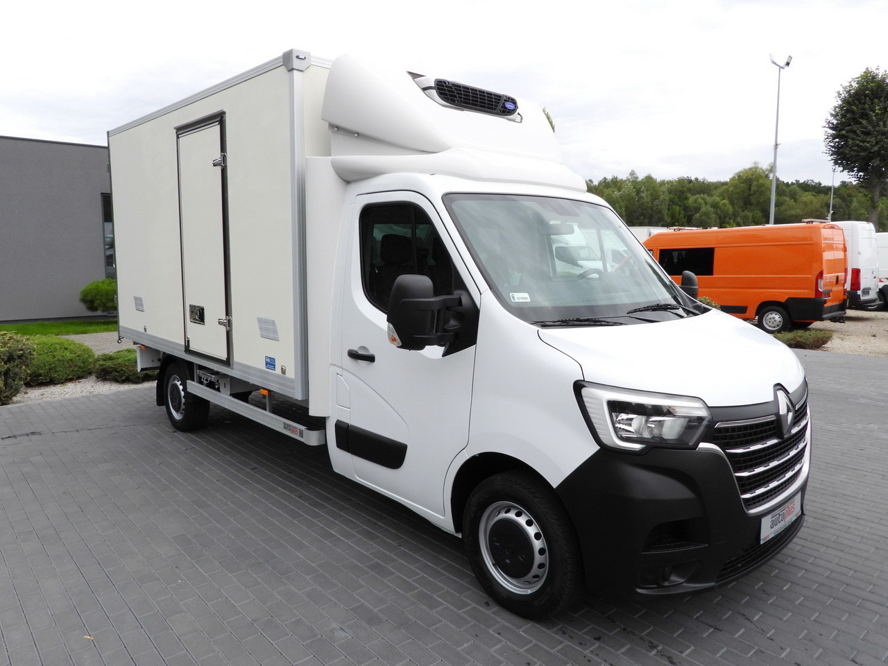 RENAULT MASTER REGRIGERATOR BOX 1*C LED LIGHTS AIR CONDITIONING 165HP - Hladilno vozilo: slika 4 RENAULT MASTER REGRIGERATOR BOX 1*C LED LIGHTS AIR CONDITIONING 165HP - Hladilno vozilo: slika 4