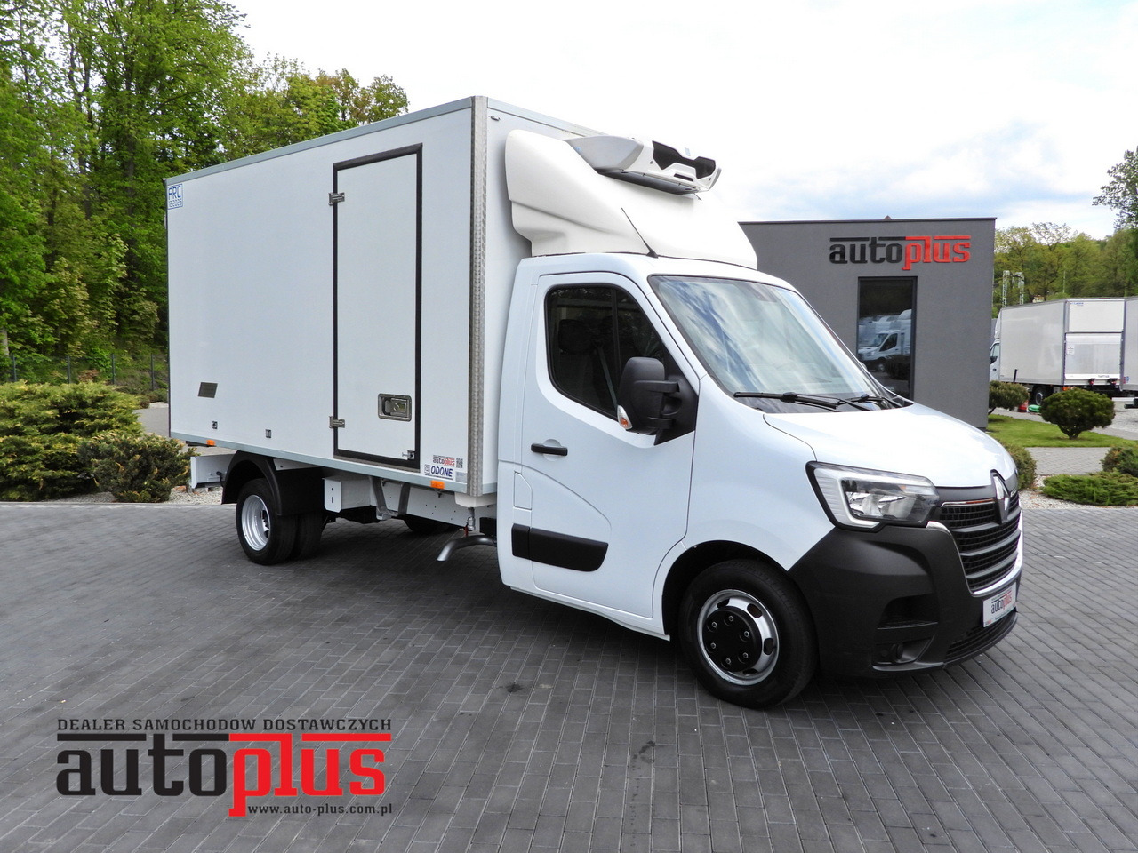 RENAULT MASTER REGRIGERATOR BOX -10*C CRUISE CONTROL LED LIGHTS TWIN WHEELS AIR CONDITIONING 145HP - Hladilno vozilo: slika 1 RENAULT MASTER REGRIGERATOR BOX -10*C CRUISE CONTROL LED LIGHTS TWIN WHEELS AIR CONDITIONING 145HP - Hladilno vozilo: slika 1