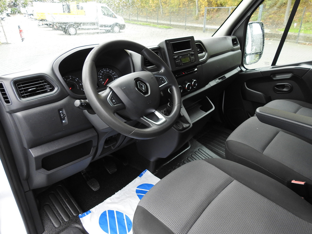 RENAULT MASTER STAKE BODY CRUISE CONTROL AIR CONDITIONING LED LIGHTS TWIN WHEELS 130HP - Dostavno vozilo s kesonom: slika 2 RENAULT MASTER STAKE BODY CRUISE CONTROL AIR CONDITIONING LED LIGHTS TWIN WHEELS 130HP - Dostavno vozilo s kesonom: slika 2