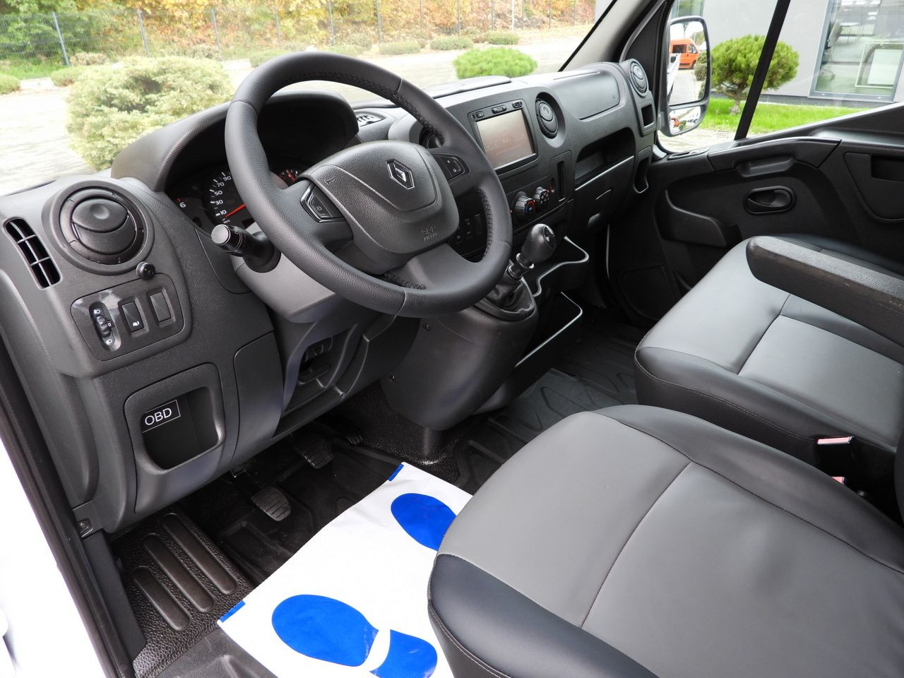 RENAULT MASTER STAKE BODY CRUISE CONTROL NAVIGATION TWIN WHEELS AIR CONDITIONING 130HP - Dostavno vozilo s kesonom: slika 2 RENAULT MASTER STAKE BODY CRUISE CONTROL NAVIGATION TWIN WHEELS AIR CONDITIONING 130HP - Dostavno vozilo s kesonom: slika 2