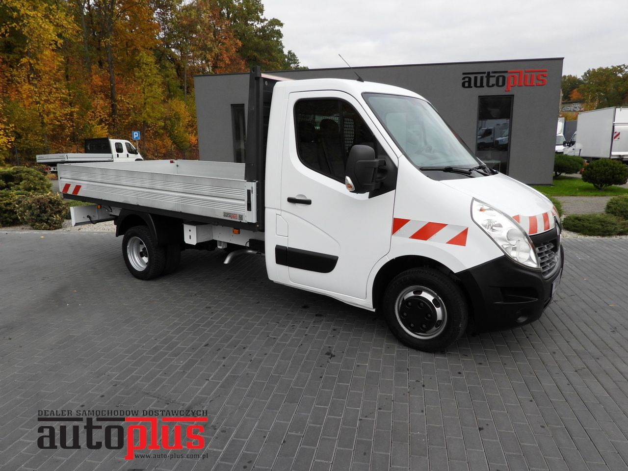 RENAULT MASTER STAKE BODY CRUISE CONTROL NAVIGATION TWIN WHEELS AIR CONDITIONING 130HP - Dostavno vozilo s kesonom: slika 1 RENAULT MASTER STAKE BODY CRUISE CONTROL NAVIGATION TWIN WHEELS AIR CONDITIONING 130HP - Dostavno vozilo s kesonom: slika 1