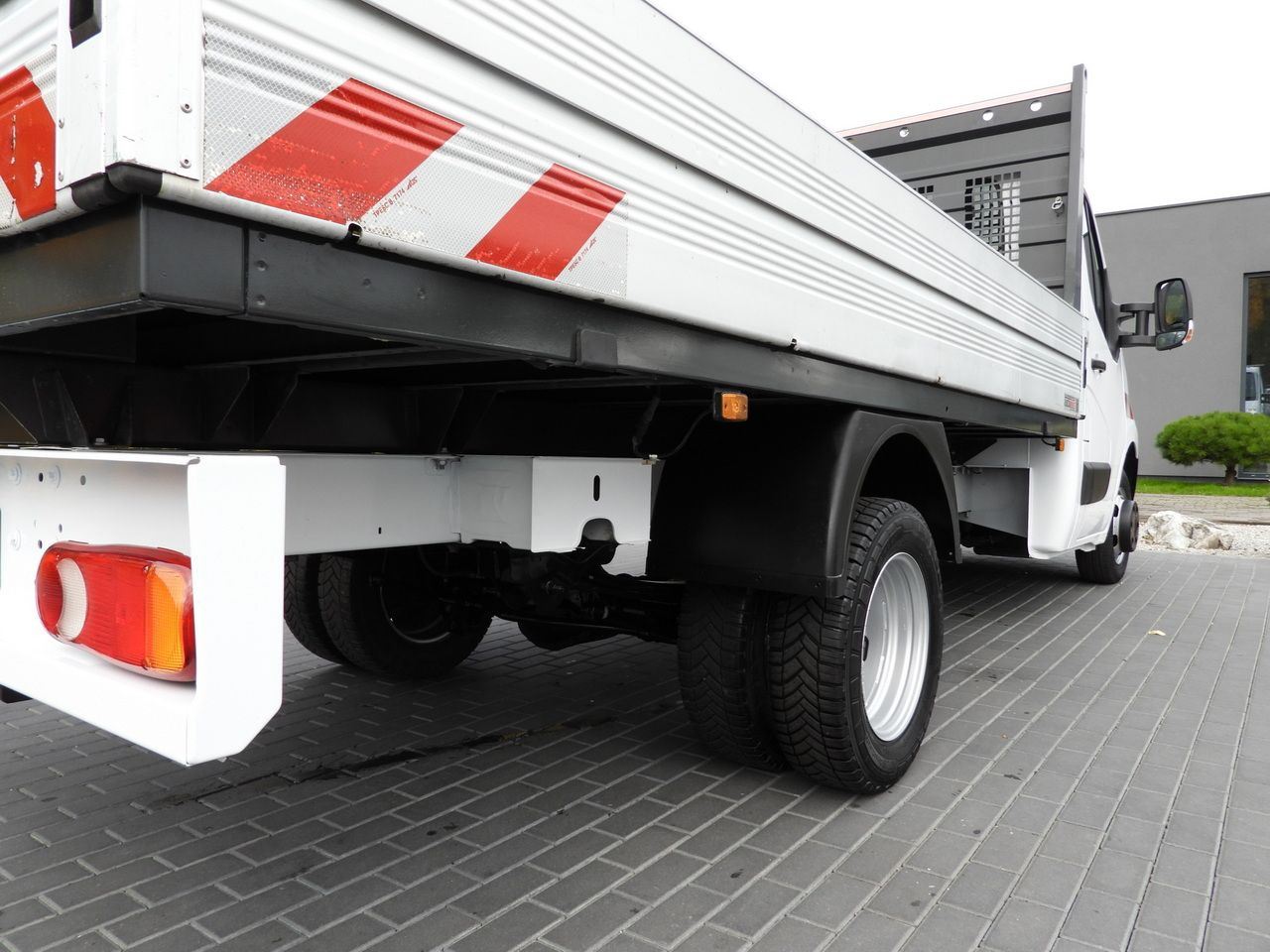 Dostavno vozilo s kesonom RENAULT MASTER STAKE BODY CRUISE CONTROL NAVIGATION TWIN WHEELS AIR CONDITIONING  130HP: slika 16