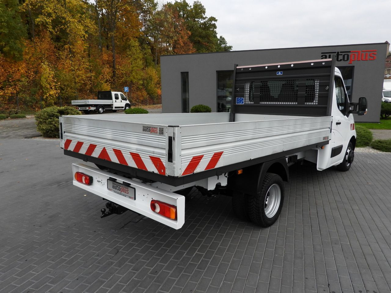 RENAULT MASTER STAKE BODY CRUISE CONTROL NAVIGATION TWIN WHEELS AIR CONDITIONING 130HP - Dostavno vozilo s kesonom: slika 3 RENAULT MASTER STAKE BODY CRUISE CONTROL NAVIGATION TWIN WHEELS AIR CONDITIONING 130HP - Dostavno vozilo s kesonom: slika 3