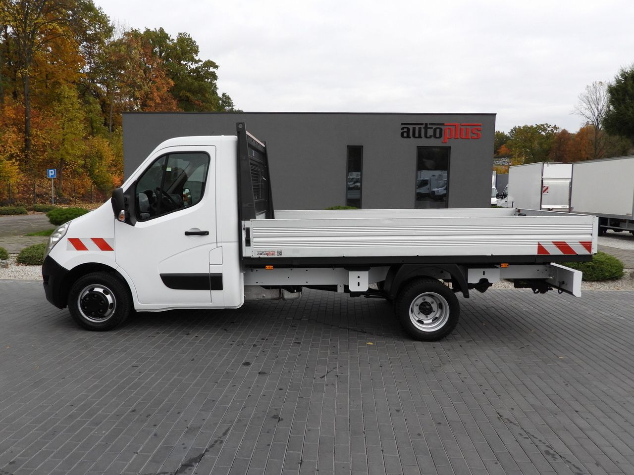 Dostavno vozilo s kesonom RENAULT MASTER STAKE BODY CRUISE CONTROL NAVIGATION TWIN WHEELS AIR CONDITIONING  130HP: slika 8