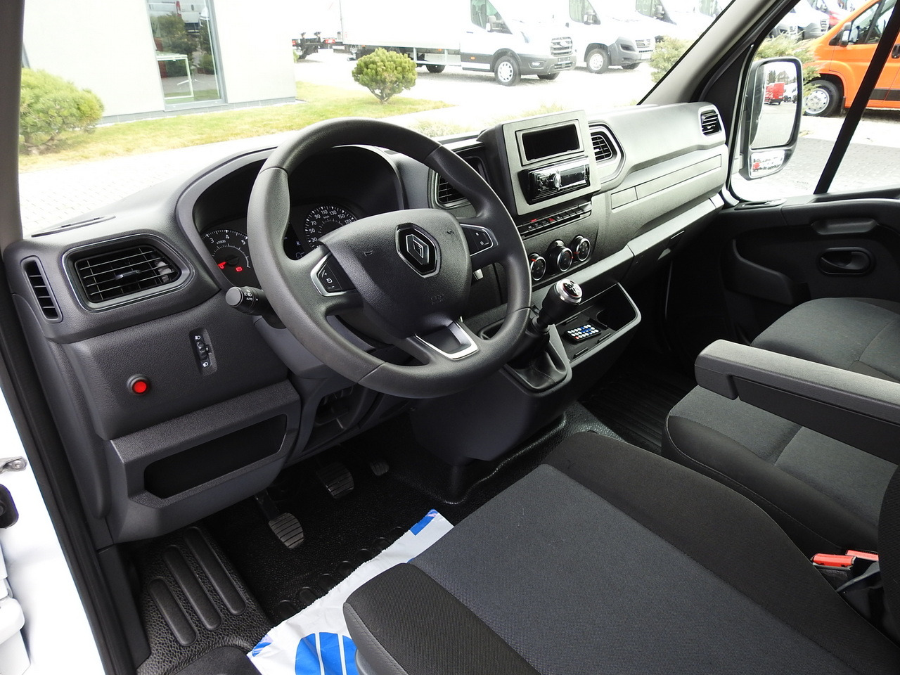 RENAULT MASTER TARPAULIN 10 PALLETS CRUISE CONTROL AIR CONDITIONING LED LIGHTS PNEUMATICS 165HP - Dostavno vozilo s ponjavo: slika 2 RENAULT MASTER TARPAULIN 10 PALLETS CRUISE CONTROL AIR CONDITIONING LED LIGHTS PNEUMATICS 165HP - Dostavno vozilo s ponjavo: slika 2