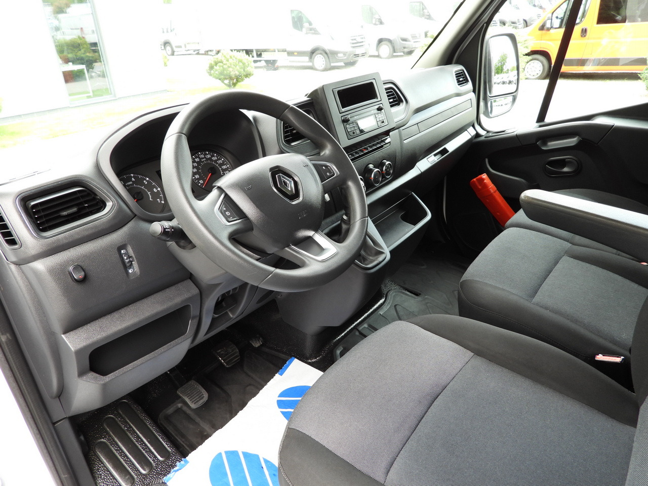 RENAULT MASTER TARPAULIN 10 PALLETS CRUISE CONTROL LED LIGHTS AIR CONDITIONING 165HP - Dostavno vozilo s ponjavo: slika 2 RENAULT MASTER TARPAULIN 10 PALLETS CRUISE CONTROL LED LIGHTS AIR CONDITIONING 165HP - Dostavno vozilo s ponjavo: slika 2