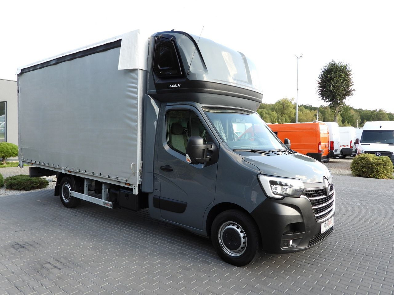 RENAULT MASTER TARPAULIN 10 PALLETS WEBASTO CRUISE CONTROL LED LIGHTS PNEUMATICS AIR CONDITIONING 165HP - Dostavno vozilo s ponjavo: slika 4 RENAULT MASTER TARPAULIN 10 PALLETS WEBASTO CRUISE CONTROL LED LIGHTS PNEUMATICS AIR CONDITIONING 165HP - Dostavno vozilo s ponjavo: slika 4