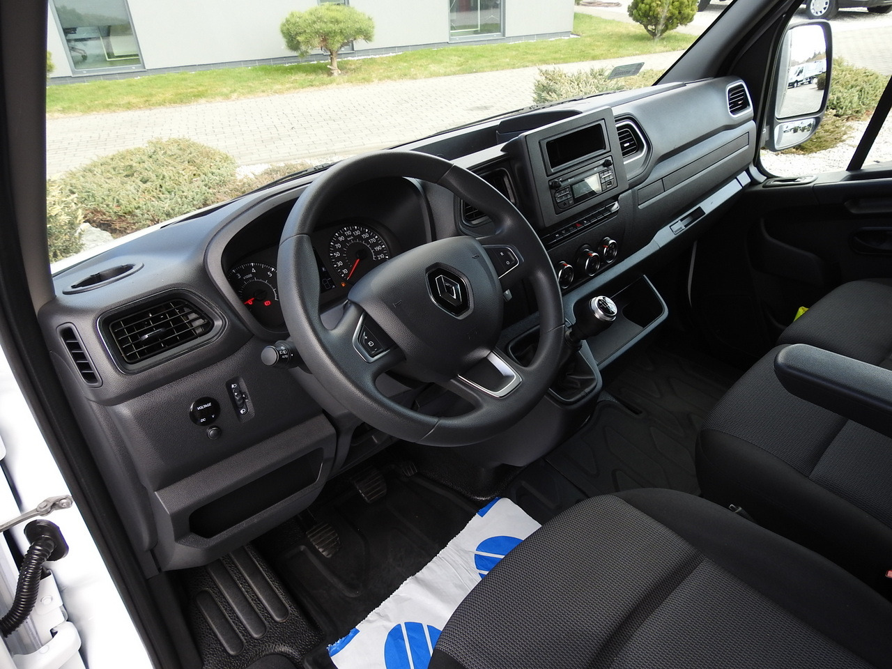 RENAULT MASTER TARPAULIN 10 PALLETS WEBASTO CRUISE CONTROL LED LIGHTS PNEUMATICS AIR CONDITIONING 165HP - Dostavno vozilo s ponjavo: slika 2 RENAULT MASTER TARPAULIN 10 PALLETS WEBASTO CRUISE CONTROL LED LIGHTS PNEUMATICS AIR CONDITIONING 165HP - Dostavno vozilo s ponjavo: slika 2