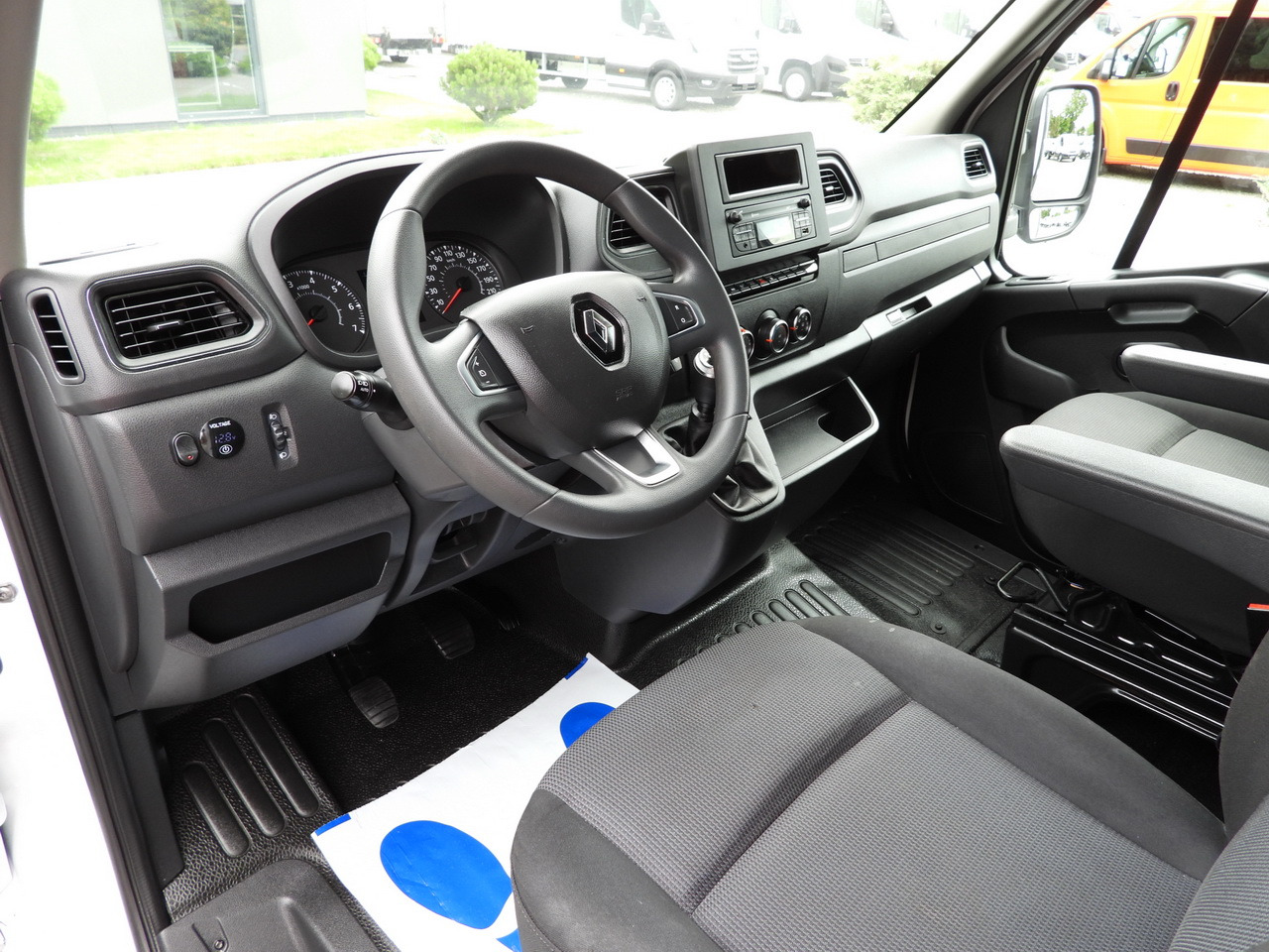 RENAULT MASTER TARPAULIN 10 PALLETS WEBASTO CRUISE CONTROL LED LIGHTS PNEUMATICS AIR CONDITIONING 165HP - Dostavno vozilo s ponjavo: slika 2 RENAULT MASTER TARPAULIN 10 PALLETS WEBASTO CRUISE CONTROL LED LIGHTS PNEUMATICS AIR CONDITIONING 165HP - Dostavno vozilo s ponjavo: slika 2