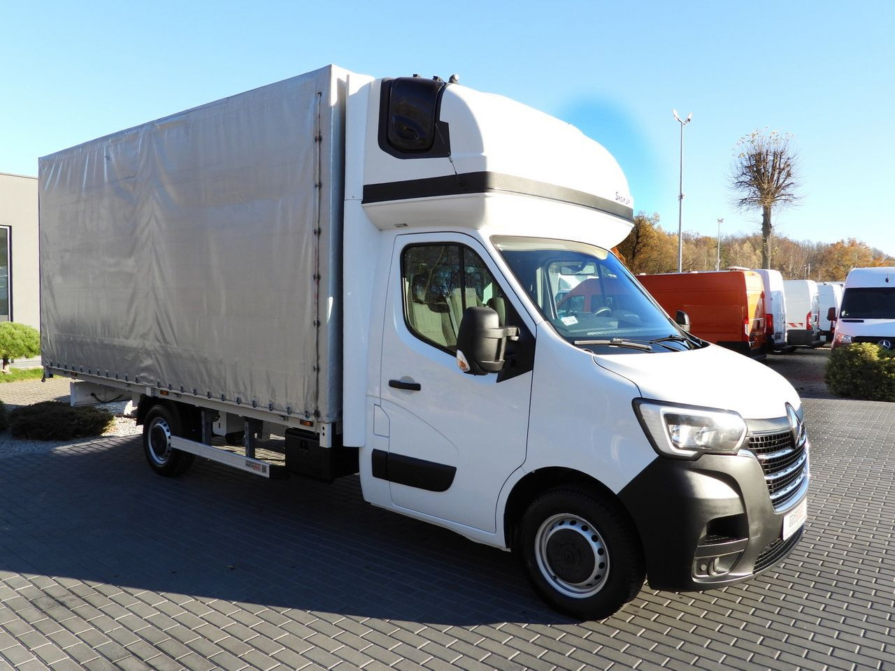 RENAULT MASTER TARPAULIN 10 PALLETS WEBASTO CRUISE CONTROL LED LIGHTS PNEUMATICS AIR CONDITIONING 165HP - Dostavno vozilo s ponjavo: slika 4 RENAULT MASTER TARPAULIN 10 PALLETS WEBASTO CRUISE CONTROL LED LIGHTS PNEUMATICS AIR CONDITIONING 165HP - Dostavno vozilo s ponjavo: slika 4