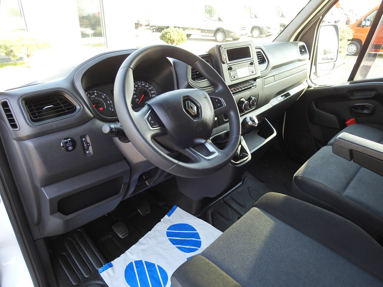 RENAULT MASTER TARPAULIN 10 PALLETS WEBASTO CRUISE CONTROL LED LIGHTS PNEUMATICS AIR CONDITIONING 165HP - Dostavno vozilo s ponjavo: slika 2 RENAULT MASTER TARPAULIN 10 PALLETS WEBASTO CRUISE CONTROL LED LIGHTS PNEUMATICS AIR CONDITIONING 165HP - Dostavno vozilo s ponjavo: slika 2