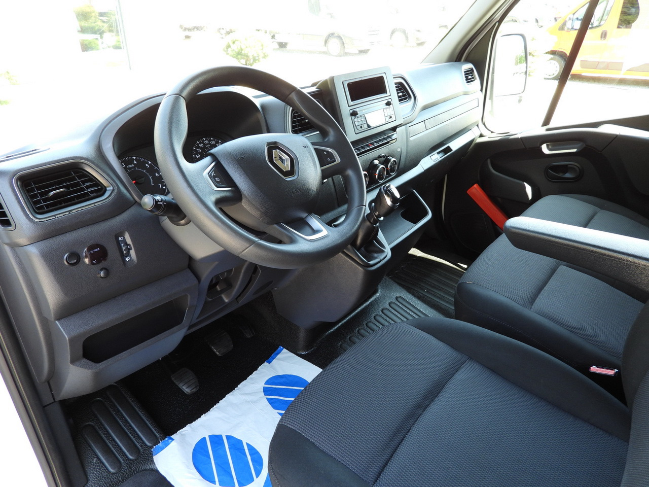 RENAULT MASTER TARPAULIN 10 PALLETS WEBASTO CRUISE CONTROL LED LIGHTS PNEUMATICS AIR CONDITIONING 165HP - Dostavno vozilo s ponjavo: slika 2 RENAULT MASTER TARPAULIN 10 PALLETS WEBASTO CRUISE CONTROL LED LIGHTS PNEUMATICS AIR CONDITIONING 165HP - Dostavno vozilo s ponjavo: slika 2