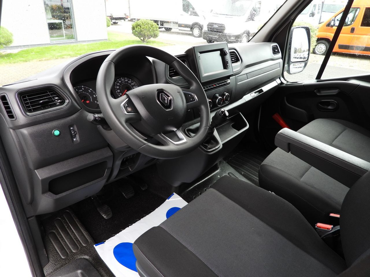 RENAULT MASTER TARPAULIN 10 PALLETS WEBASTO CRUISE CONTROL NAVIGATION LED LIGHTS TWIN WHEELS AIR CONDITIONING 165HP - Dostavno vozilo s ponjavo: slika 2 RENAULT MASTER TARPAULIN 10 PALLETS WEBASTO CRUISE CONTROL NAVIGATION LED LIGHTS TWIN WHEELS AIR CONDITIONING 165HP - Dostavno vozilo s ponjavo: slika 2