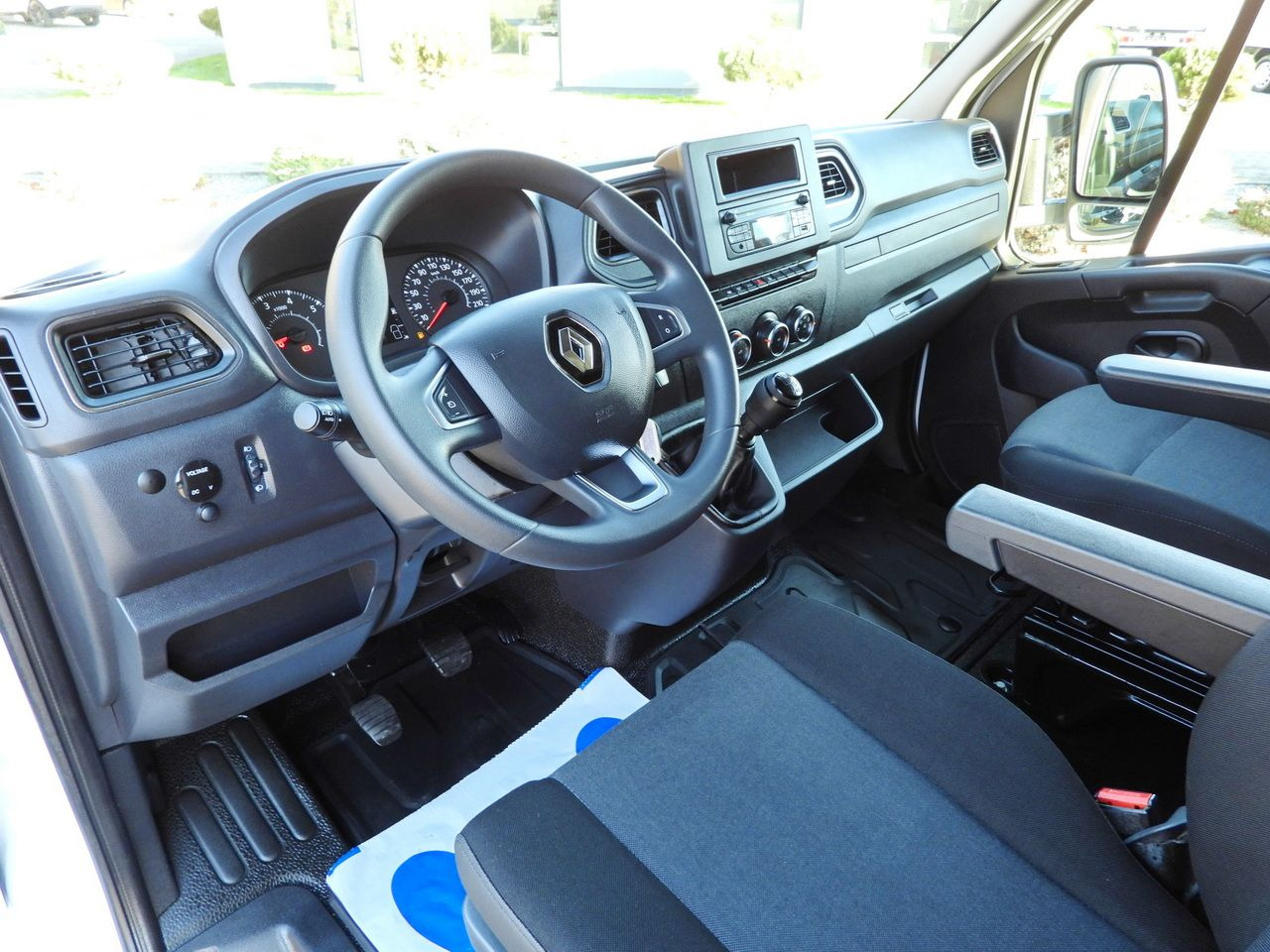 RENAULT MASTER TARPAULIN 8 PALLETS WEBASTO CRUISE CONTROL LED LIGHTS AIR CONDITIONING 165HP - Dostavno vozilo s ponjavo: slika 2 RENAULT MASTER TARPAULIN 8 PALLETS WEBASTO CRUISE CONTROL LED LIGHTS AIR CONDITIONING 165HP - Dostavno vozilo s ponjavo: slika 2