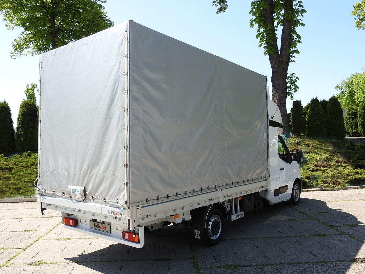 RENAULT MASTER TARPAULIN 8 PALLETS WEBASTO CRUISE CONTROL LED LIGHTS PNEUMATICS 165HP - Dostavno vozilo s ponjavo: slika 3 RENAULT MASTER TARPAULIN 8 PALLETS WEBASTO CRUISE CONTROL LED LIGHTS PNEUMATICS 165HP - Dostavno vozilo s ponjavo: slika 3