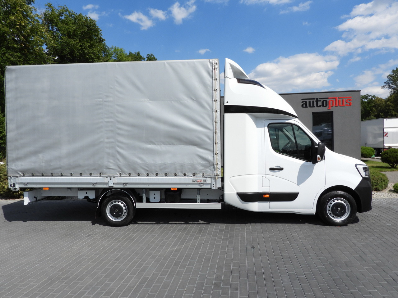 Dostavno vozilo s ponjavo RENAULT MASTER TARPAULIN 8 PALLETS WEBASTO CRUISE CONTROL LED LIGHTS PNEUMATICS AIR CONDITIONING 165HP: slika 7 Dostavno vozilo s ponjavo RENAULT MASTER TARPAULIN 8 PALLETS WEBASTO CRUISE CONTROL LED LIGHTS PNEUMATICS AIR CONDITIONING 165HP: slika 7