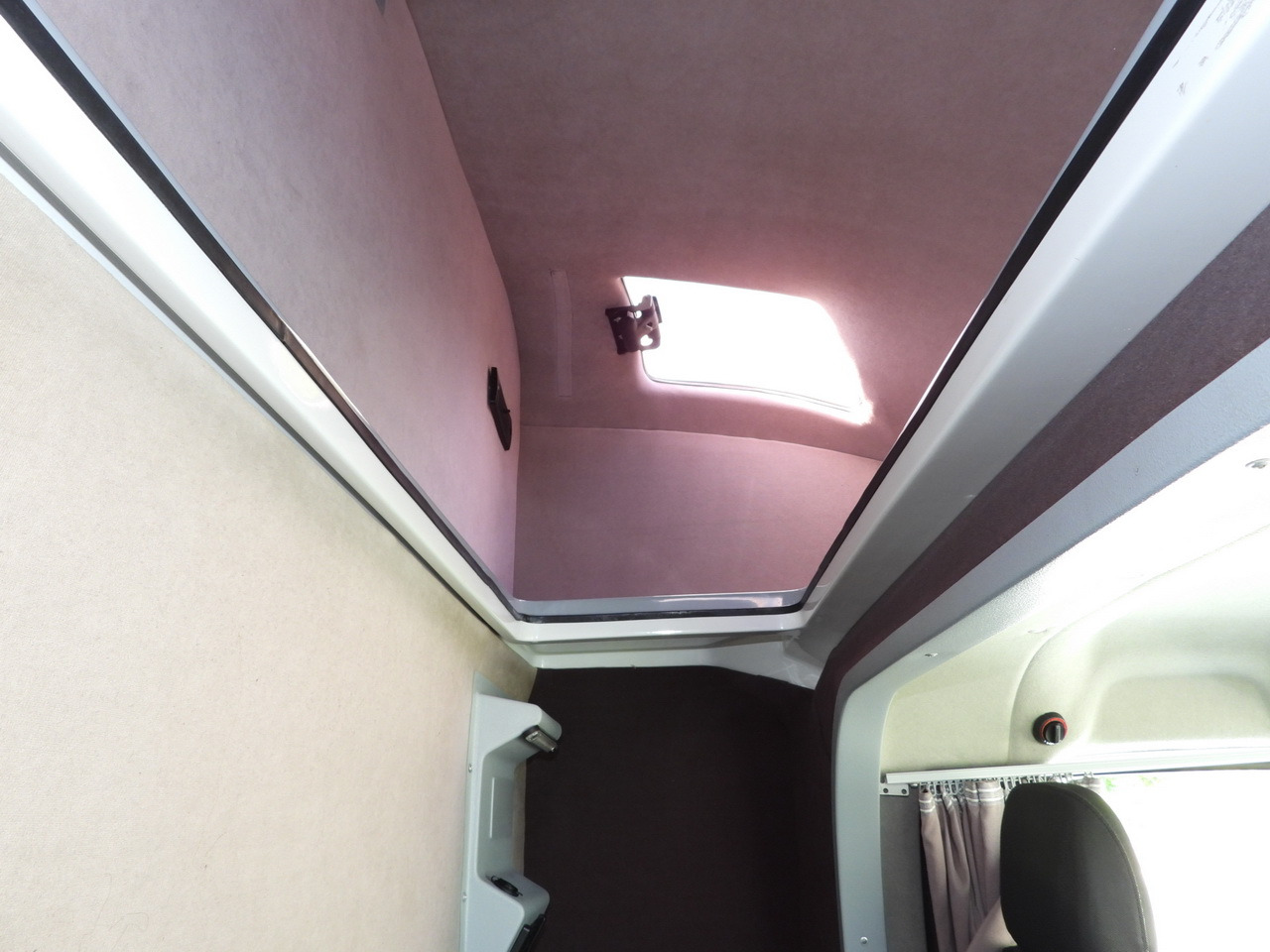 Dostavno vozilo s ponjavo RENAULT MASTER TARPAULIN 8 PALLETS WEBASTO CRUISE CONTROL LED LIGHTS PNEUMATICS AIR CONDITIONING 165HP: slika 41 Dostavno vozilo s ponjavo RENAULT MASTER TARPAULIN 8 PALLETS WEBASTO CRUISE CONTROL LED LIGHTS PNEUMATICS AIR CONDITIONING 165HP: slika 41