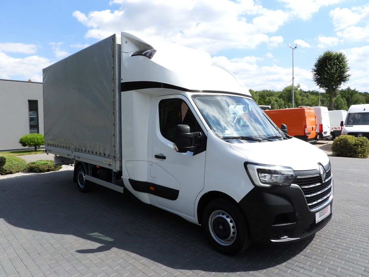 RENAULT MASTER TARPAULIN 8 PALLETS WEBASTO CRUISE CONTROL LED LIGHTS PNEUMATICS AIR CONDITIONING 165HP - Dostavno vozilo s ponjavo: slika 4 RENAULT MASTER TARPAULIN 8 PALLETS WEBASTO CRUISE CONTROL LED LIGHTS PNEUMATICS AIR CONDITIONING 165HP - Dostavno vozilo s ponjavo: slika 4