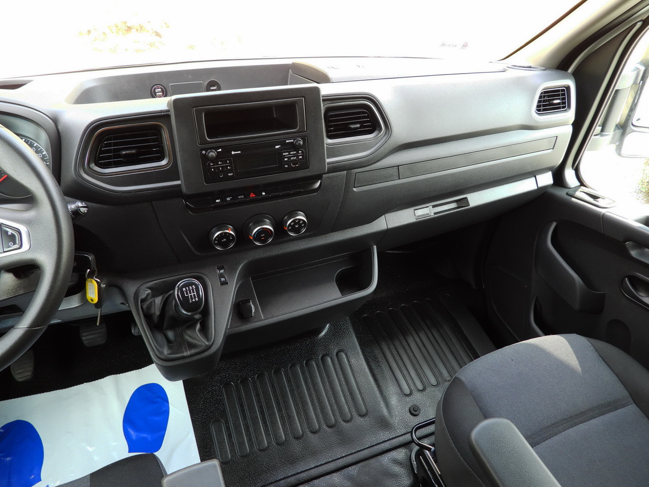 Dostavno vozilo s ponjavo RENAULT MASTER TARPAULIN 8 PALLETS WEBASTO CRUISE CONTROL LED LIGHTS PNEUMATICS AIR CONDITIONING 165HP: slika 30 Dostavno vozilo s ponjavo RENAULT MASTER TARPAULIN 8 PALLETS WEBASTO CRUISE CONTROL LED LIGHTS PNEUMATICS AIR CONDITIONING 165HP: slika 30