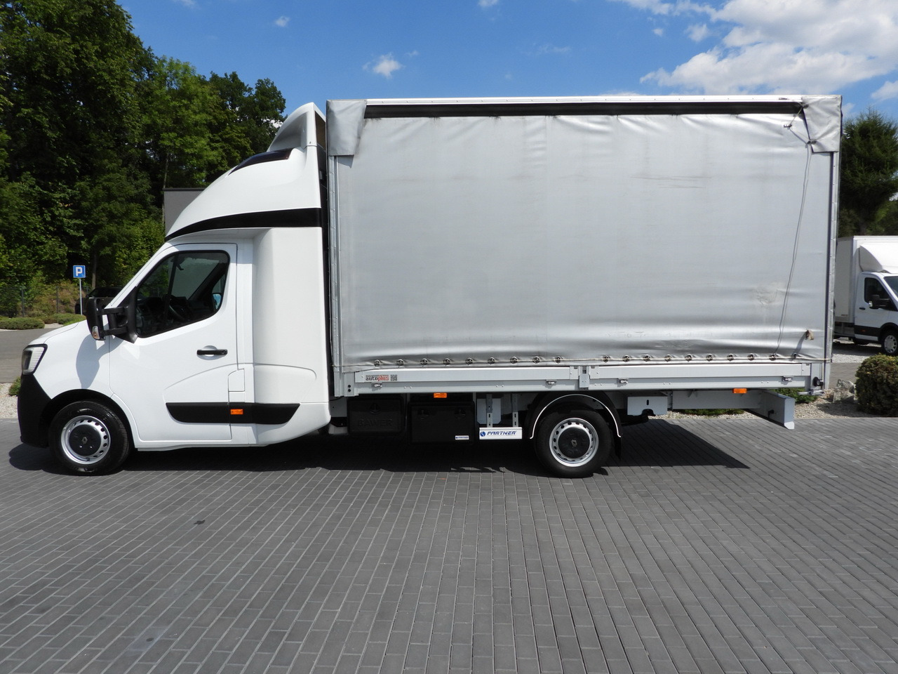 Dostavno vozilo s ponjavo RENAULT MASTER TARPAULIN 8 PALLETS WEBASTO CRUISE CONTROL LED LIGHTS PNEUMATICS AIR CONDITIONING 165HP: slika 8 Dostavno vozilo s ponjavo RENAULT MASTER TARPAULIN 8 PALLETS WEBASTO CRUISE CONTROL LED LIGHTS PNEUMATICS AIR CONDITIONING 165HP: slika 8